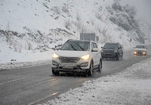 تردد در محورهای کوهستانی استان سمنان با زنجیر چرخ
