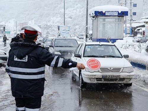 برف و کولاک چند محور شهرستان مهدیشهر را مسدود کرد