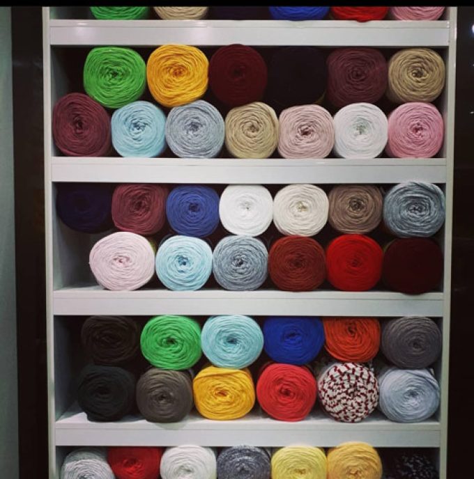 فروش کاموا در رنگبندی های مختلف