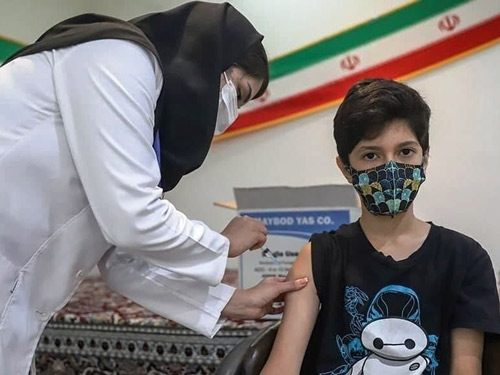 دانش‌آموزان واکسینه نشده، در مدرسه واکسن کرونا بزنند