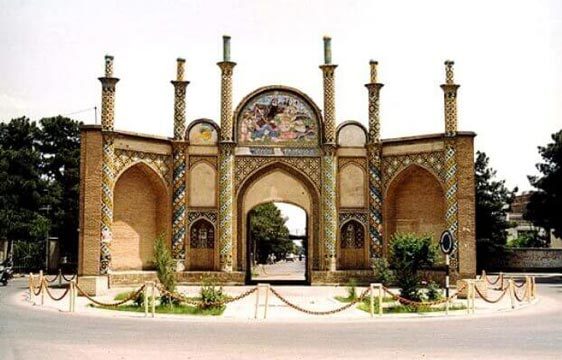 مرمت کاشی‌کاری‌ مناره‌های دروازه تاریخی ارگ سمنان