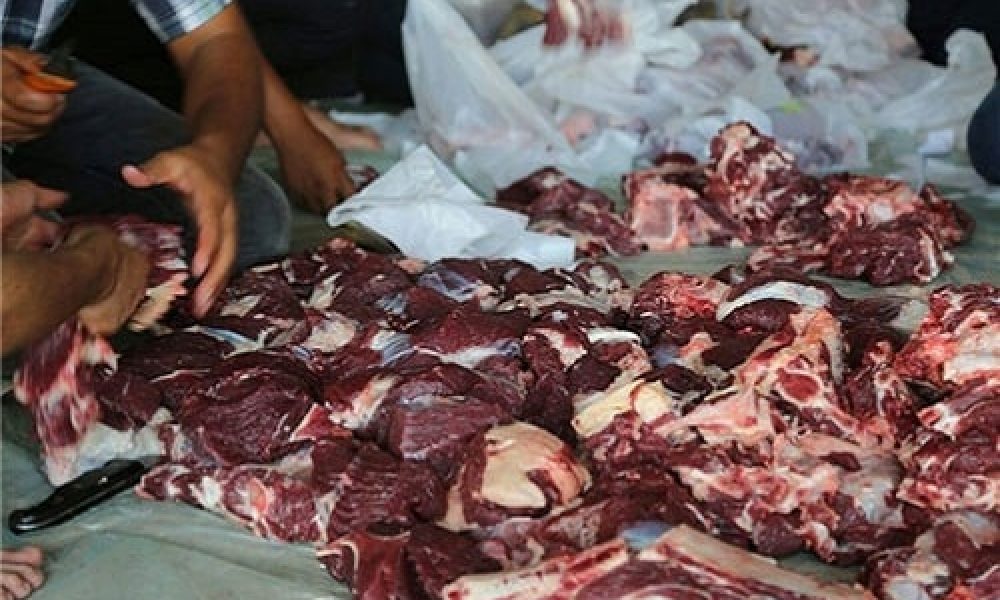 توزیع گوشت قربانی بین محرومان استان سمنان از طریق مراکز نیکوکاری