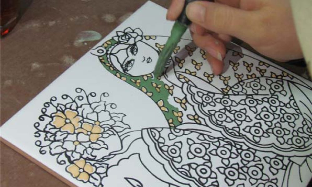 نمایشگاه نقاشی روی کاشی هنرمند سمنان در فرهنگسرای نیاوران تهران برپا می شود