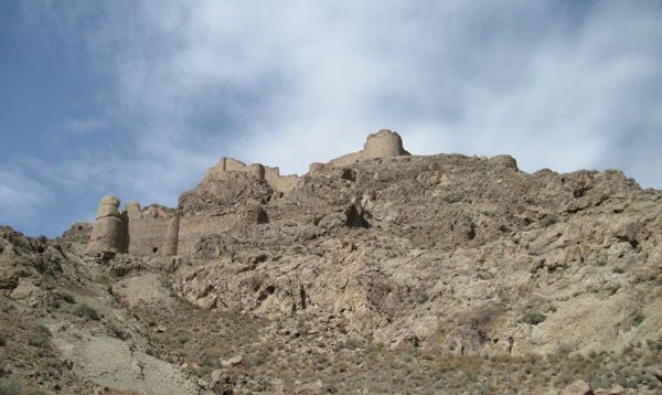 قلعه های سارو از دژهای دفاعی بسیار مهم خطه ی شرق ایران است