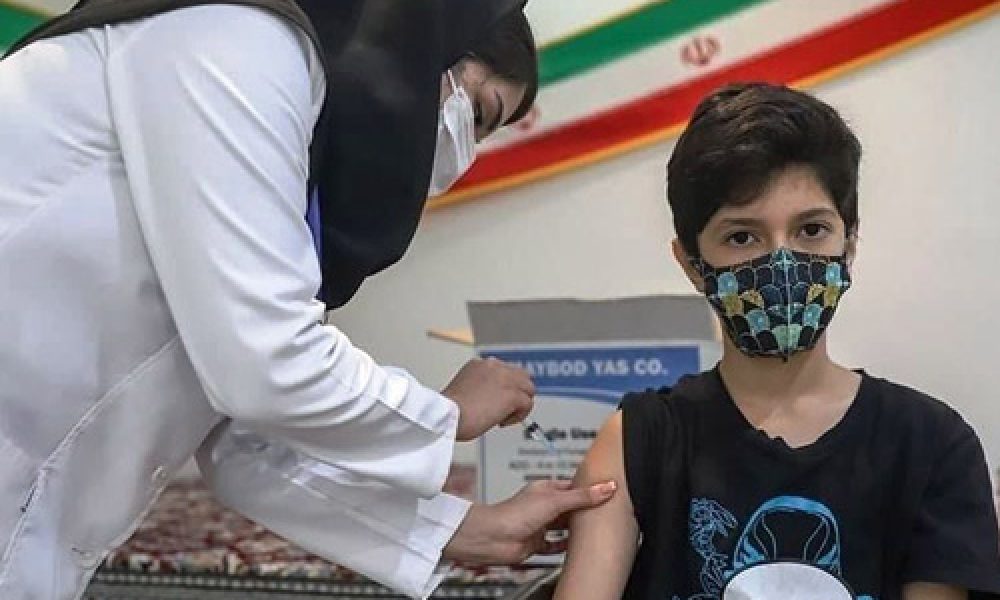 دانش‌آموزان واکسینه نشده، در مدرسه واکسن کرونا بزنند