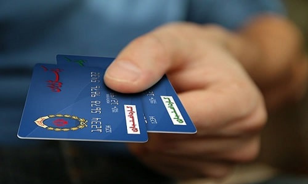 توزیع کارت اعتباری تخفیف خرید کالا به رانندگان تاکسی شهری سمنان