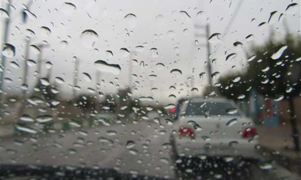 تمام جاده های استان سمنان باز و در اثر بارش‌ها لغزنده است