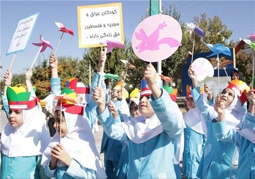 تجمع خیابانی ۴۰۰ کودک برای محیط زیست و میراث فرهنگی