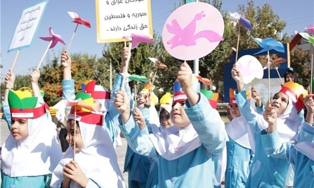 تجمع خیابانی ۴۰۰ کودک برای محیط زیست و میراث فرهنگی