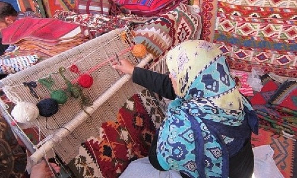ایجاد بازارچه های دائمی فروش صنایع دستی عشایر