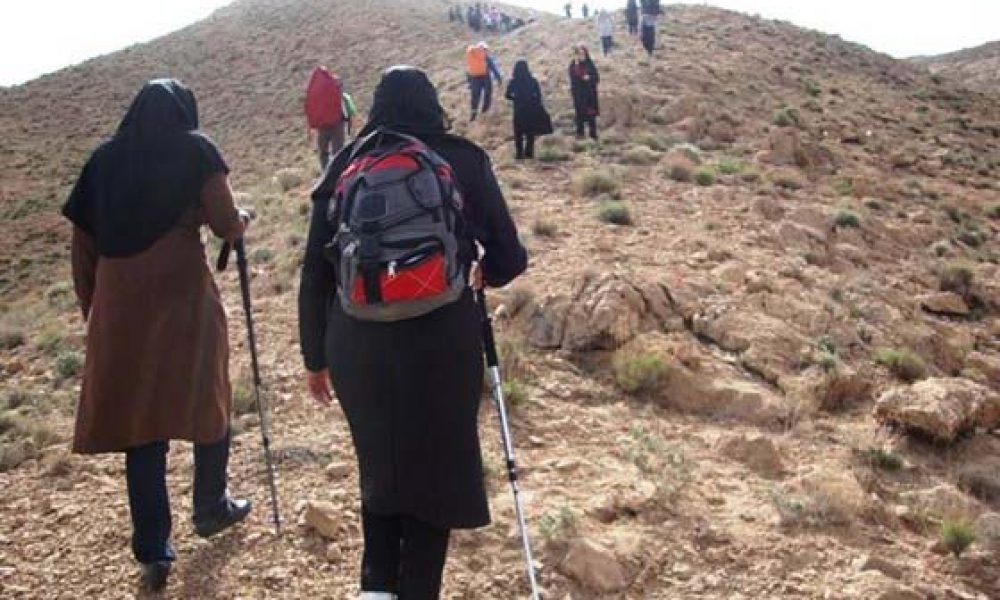 کوهپیمایی بانوان سمنانی در پارک کوهستان