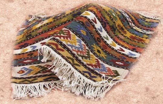 استانداردسازی رشته بومی گلیچ‌بافی سمنان