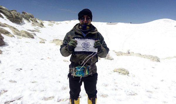 کوهنورد سمنانی بر فراز بام بلند ایران