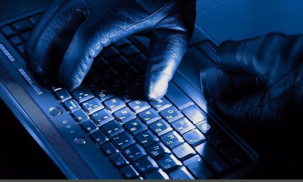 اخاذی و جرائم متعدد سایبری با تصاویر خصوصی زن سهل‌انگار سمنانی