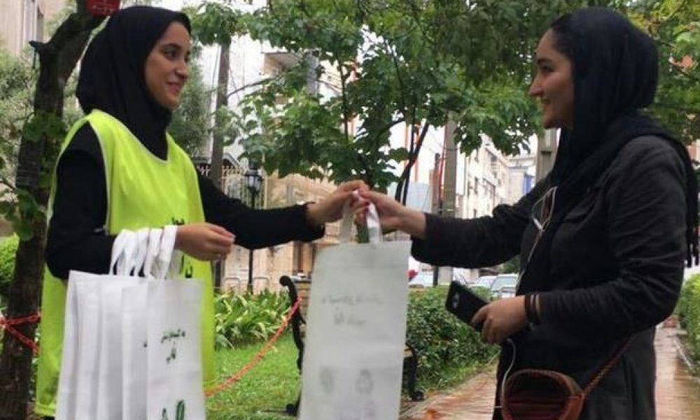 جایگزینی کیسه‌های پلاستیکی با کیسه‌های سازگار با طبیعت در سمنان