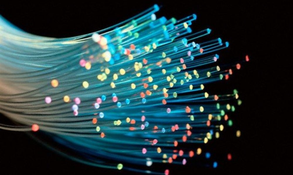 پروژه فیبر نوری خانگی با حضور وزیر اقتصاد به بهره برداری رسید