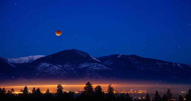 سمنانی ها برای دیدن خسوف به کویر رفتند