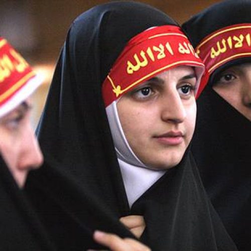 دختران سمنانی پیمان نمادین باحضرت معصومه(س) می‌بندند