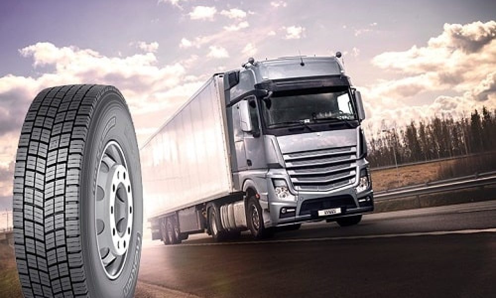 توزیع لاستیک بین کامیون‌داران سمنان