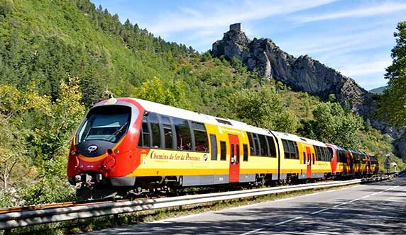 قطار حومه ای تهران – گرمسار تا سمنان ادامه  می یابد