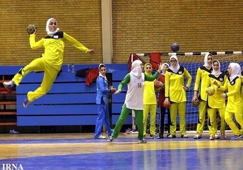 رقابت های دسته ۲ هندبال بانوان کشور در سمنان آغاز شد