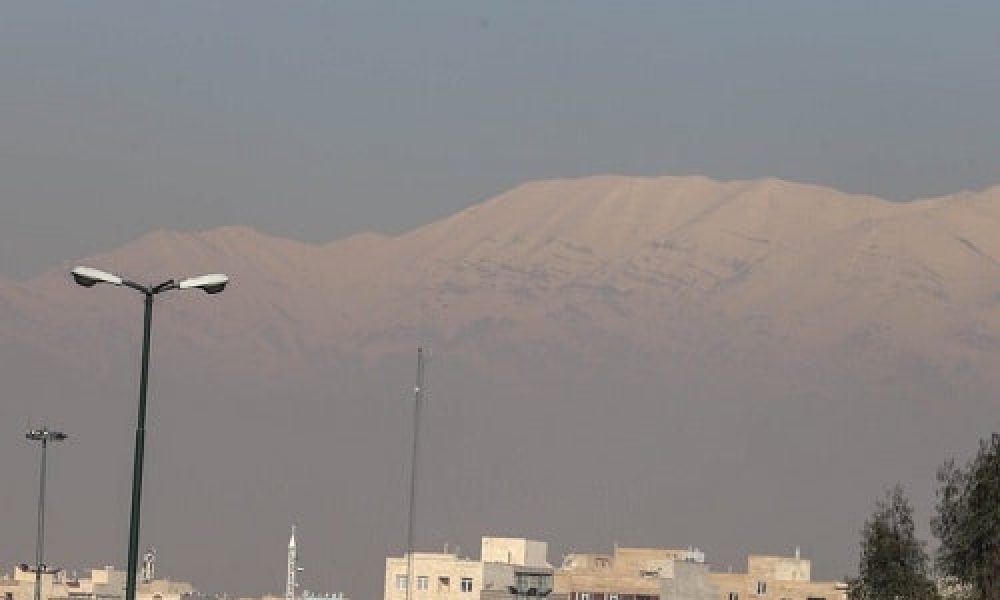 غبار و آلاینده‌های جوی هوای سمنان را فرامی‌گیرد