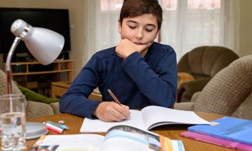 جدول پخش برنامه درسی دانش آموزان (یکشنبه ۷ اردیبهشت ماه)