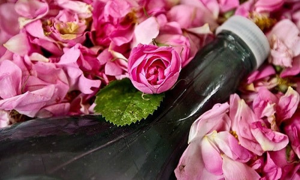 احداث غرفه گلاب گیری در میدان امام حسین (ع)