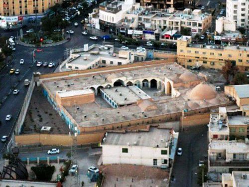 مهیا شدن شرایط جمع آوری دیوار مقابل کاروان سرای عباسی