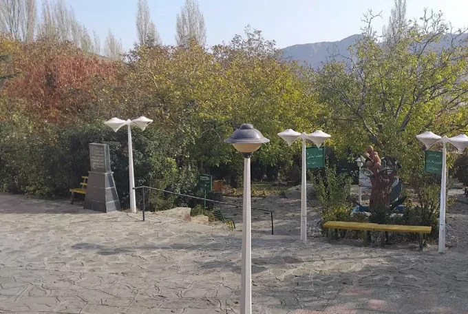 حیاط خانه معلم شهمیرزاد