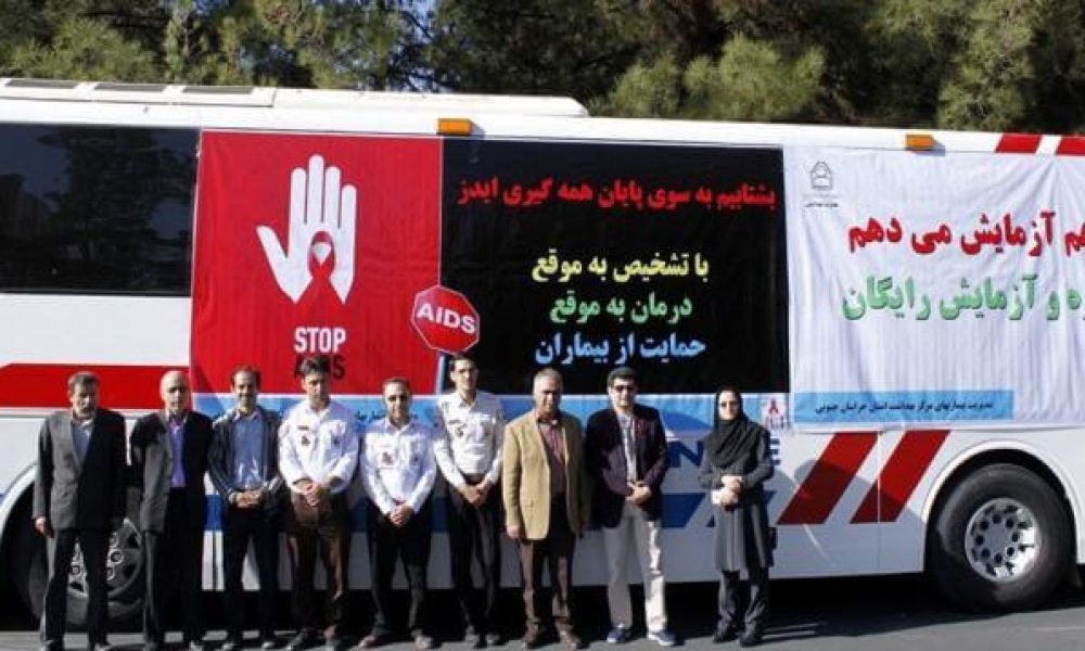 اتوبوس سلامت در دانشگاه سمنان مستقر شد