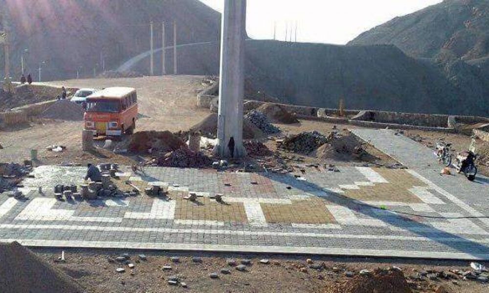 قالی ایرانی بر بام سمنان نقش می بندد