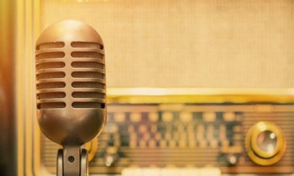 پاسخگویی رادیویی مدیر شهرداری  به سوالات شهروندان