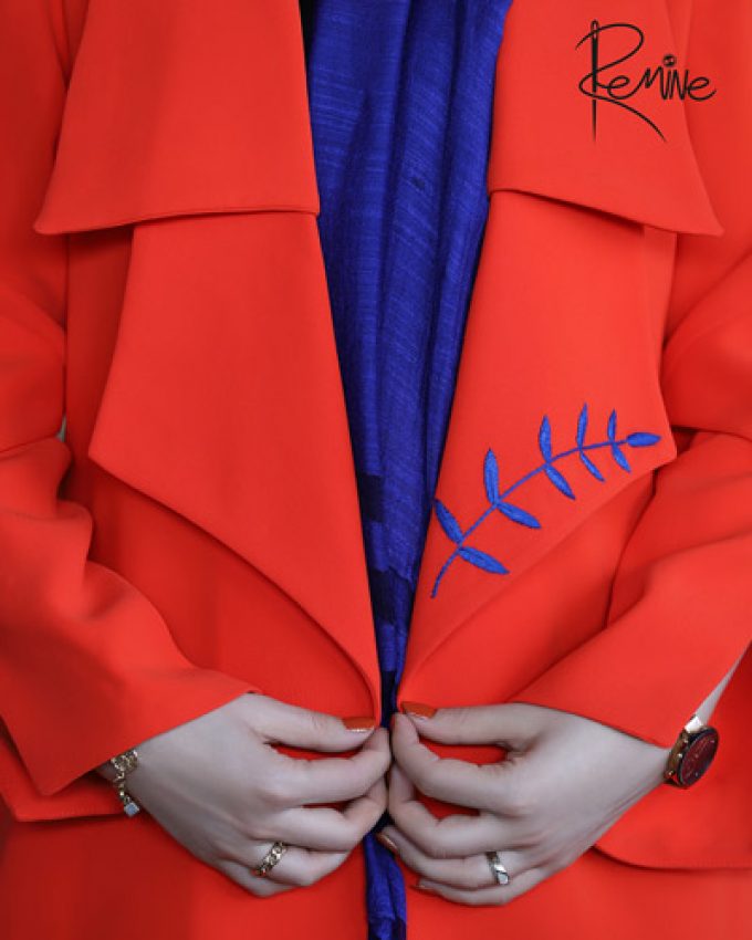 مانتو با یقه گلدوزی شده 