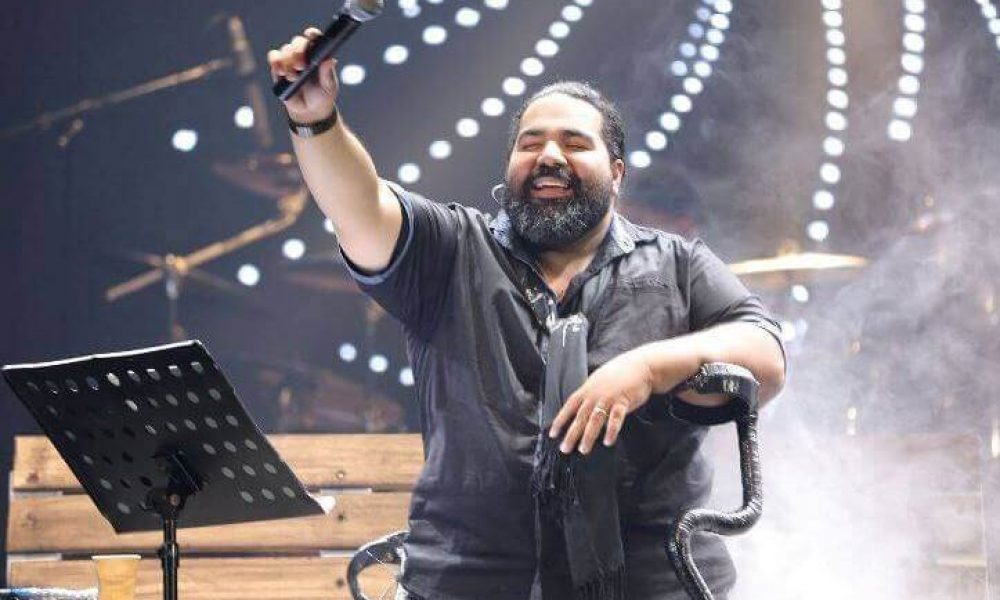 کنسرت خواننده موسیقی پاپ، رضا صادقی در سمنان برگزار شد