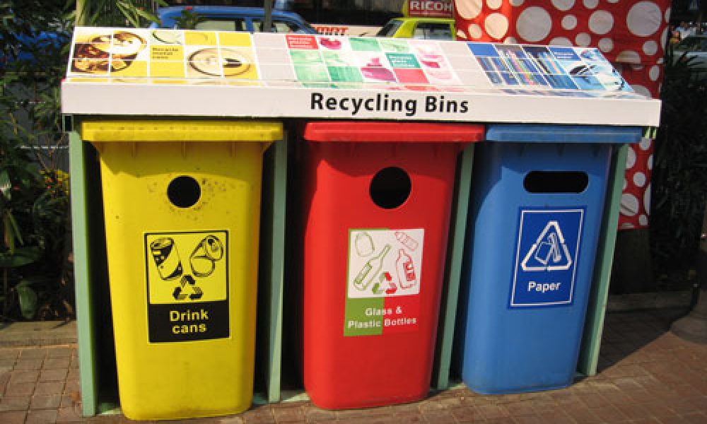 جمع آوری زباله های خشک در سمنان از درب منازل