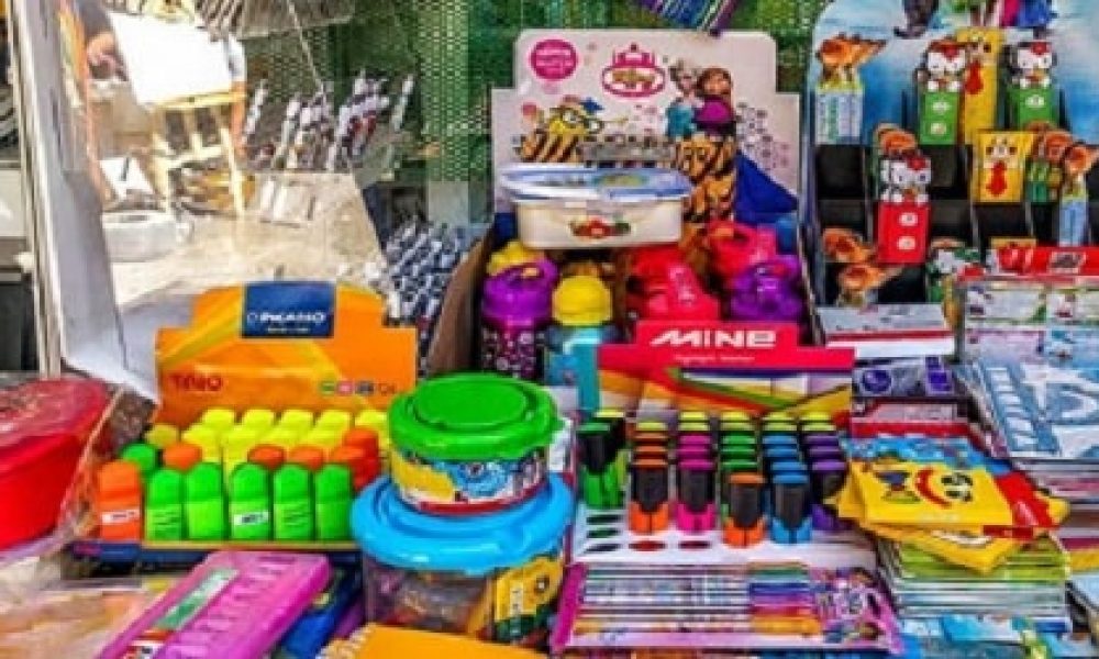 اجرای طرح نظارت بر نوشت افزار ها و بازگشایی مدارس در سمنان