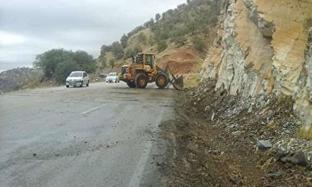 انسداد سه محور ارتباطی در استان سمنان