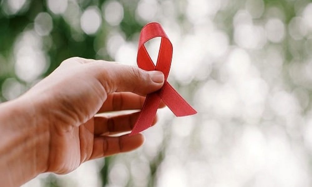 تست سریع بیماری ایدز در میدان های شلوغ شهر سمنان