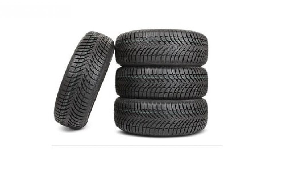 توزیع لاستیک بین رانندگان استان سمنان