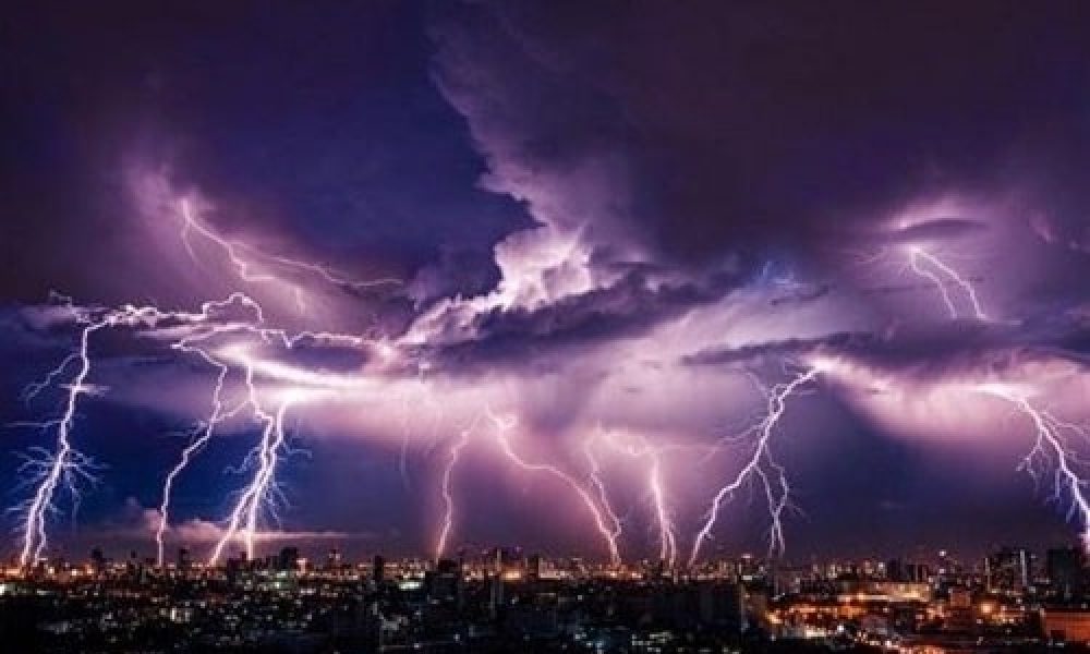 رعدوبرق، رگبار و وزش باد شدید در راه استان سمنان