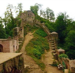 کمپ ییلاق ماسال و قلعه‌رودخان