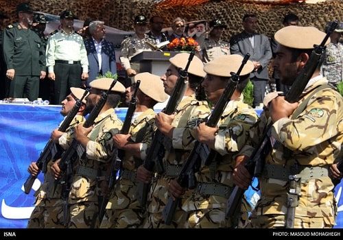 رژه نیروهای مسلح در استان سمنان آغاز شد