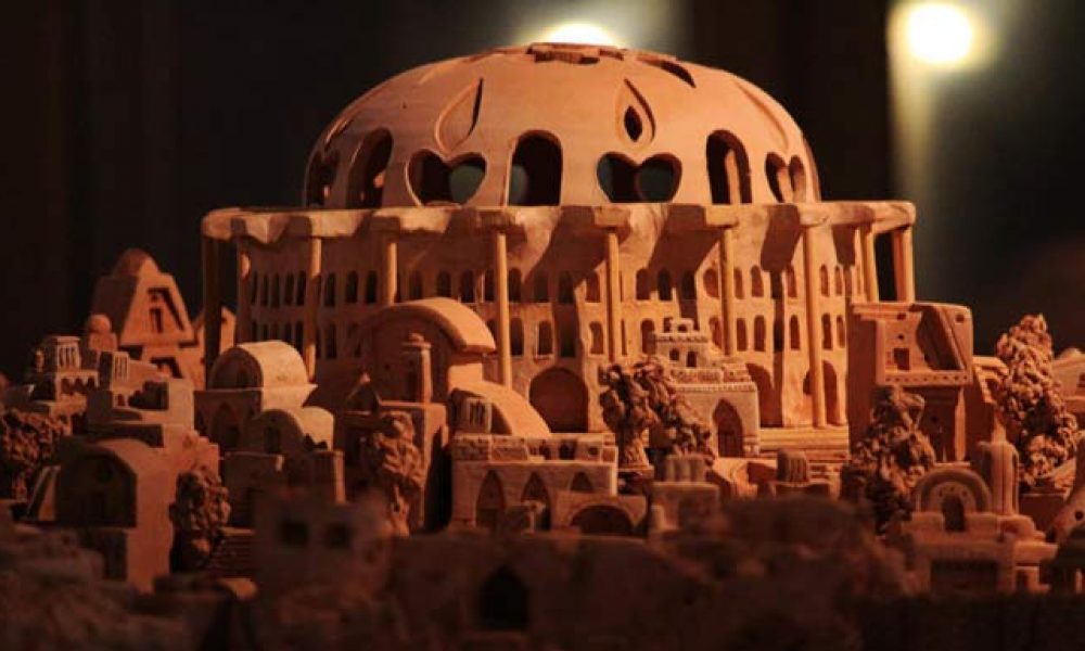 شهر سفالی صلح در تهران به نمایش درآمد