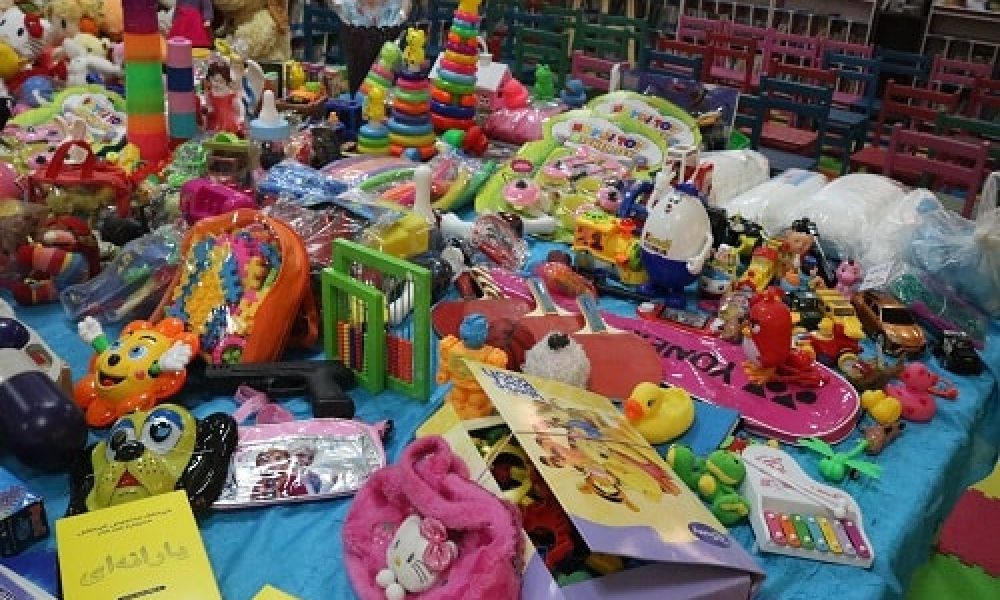 کتاب و اسباب بازی هدیه نیکوکاران سمنانی به کودکان لرستانی