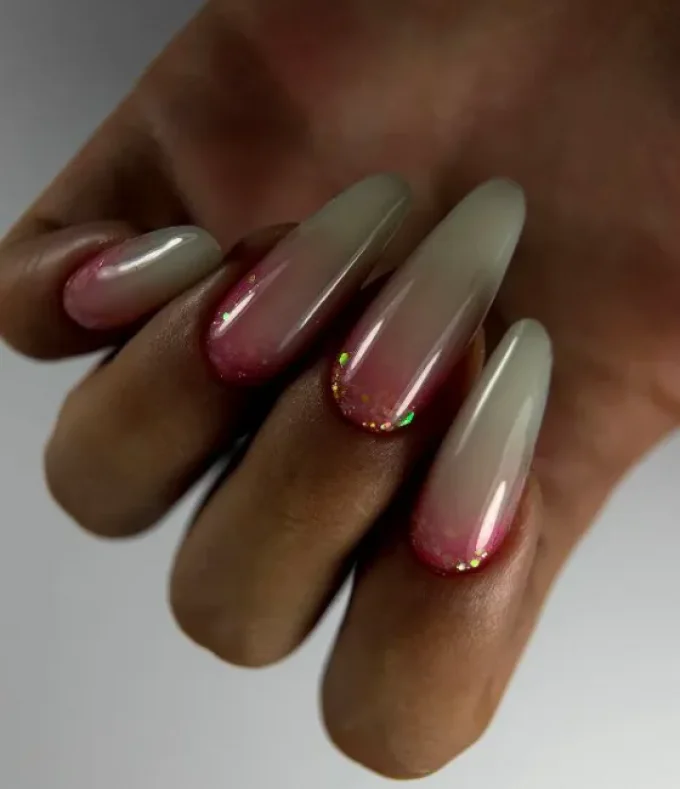 کاشت حرفه ای ناخن در سمنان