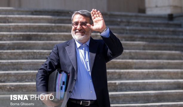 وزیر کشور دقایقی پیش وارد فرودگاه سمنان شد