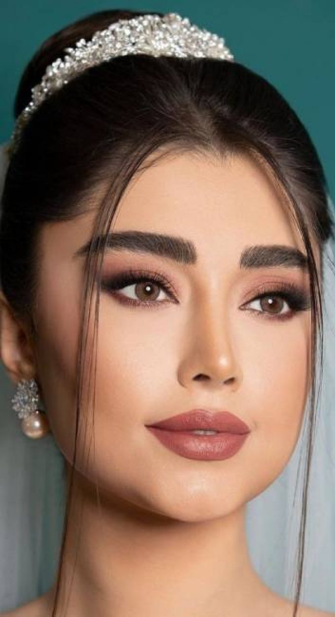 میکاپ آرایشگاه آتنا