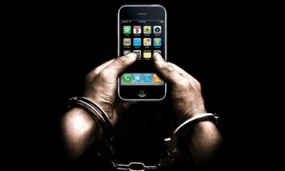 سودای اخاذی یک‌میلیاردی تعمیرکار تلفن همراه از زن سمنانی