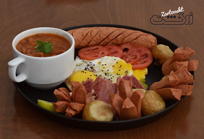 صبحانه در رستوران زرتشت سمنان